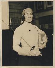 MISS PEGGY BUTLER (BRITISH FOIL CHAMPION) 1930 PRESS PHOTOGRAPH