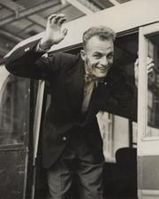 BILL NANKEVILLE 1952 (LEAVING FOR HELSINKI OLYMPICS) ATHLETICS PHOTOGRAPH