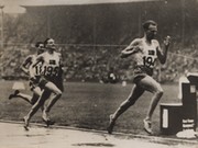 OLYMPIC GAMES 1948 PRESS PHOTOGRAPH - HENRY ERIKSSON (SWEDEN) WINNING THE 1500M