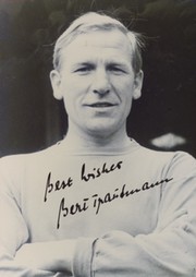 BERT TRAUTMANN (MANCHESTER CITY) SIGNED FOOTBALL PHOTOGRAPH