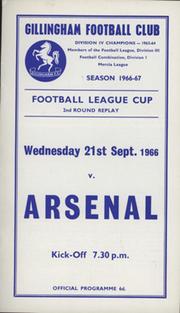 GILLINGHAM V ARSENAL 1966-67 (LEAGUE CUP 2ND ROUND REPLAY) FOOTBALL PROGRAMME