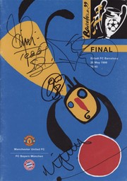 MANCHESTER UNITED V BAYERN MUNICH 1999 (EUROPEAN CUP FINAL) FOOTBALL PROGRAMME - SIGNED BY SHERINGHAM & SOLSKJAER ETC.