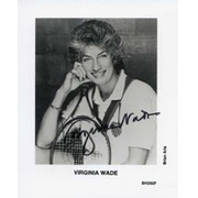 VIRGINIA WADE 1977 SIGNED TENNIS PHOTOGRAPH