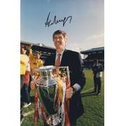ARSENE WENGER SIGNED PHOTOGRAPH 