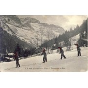 CHAMPERY EN HIVER - PAYSANNES EN SKIS (SWITZERLAND) POSTCARD