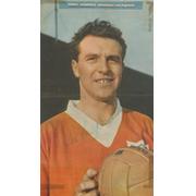 JIMMY ARMFIELD (BLACKPOOL & ENGLAND) SIGNED FOOTBALL MAGAZINE PHOTOGRAPH