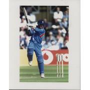 GRAHAM THORPE (SURREY AND ENGLAND) 1999 SIGNED CRICKET PHOTOGRAPH