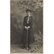 VERA COX (ENGLAND) SIGNED HOCKEY POSTCARD C.1910