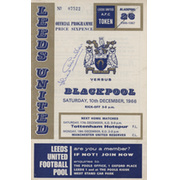 LEEDS UNITED V BLACKPOOL 1966-67 FOOTBALL PROGRAMME - SIGNED BY JACKIE CHARLTON