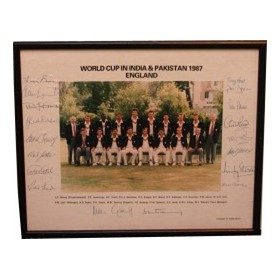 ENGLAND (WORLD CUP TEAM) 1987 SIGNED PHOTOGRAPH