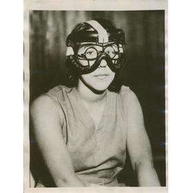 FEMALE BASKETBALL PLAYER MODELS INNOVATIVE EYEWARE 1934 ORIGINAL PRESS PHOTO