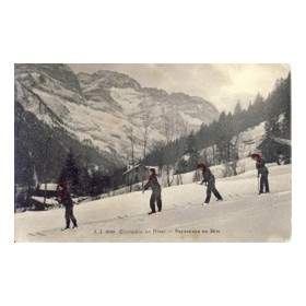 CHAMPERY EN HIVER - PAYSANNES EN SKIS (SWITZERLAND) POSTCARD