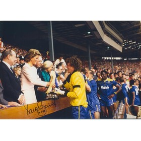 DAVE BEASANT (WIMBLEDON FC) 1988 SIGNED PHOTOGRAPH