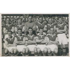 BURNLEY FC FOOTBALL PHOTOGRAPH - EARLY 1940S (WARTIME)