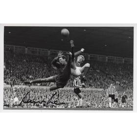 DENIS LAW (MANCHESTER UNITED & SCOTLAND) SIGNED FOOTBALL PHOTOGRAPH
