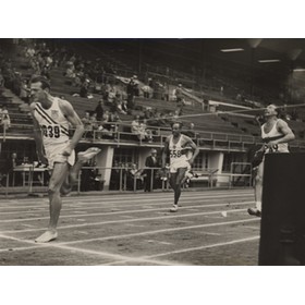 OLYMPIC GAMES 1948 PRESS PHOTOGRAPH - BOB MATHIAS (USA) WINNING DECATHLON 100 METRES HEAT