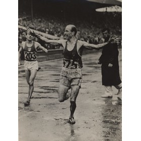 OLYMPIC GAMES 1948 PRESS PHOTOGRAPH - GASTON REIFF (BELGIUM) WINNING THE 5000M
