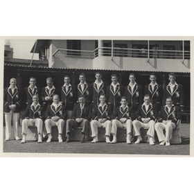 ENGLAND CRICKET TEAM 1951-52 (TOUR TO INDIA) POSTCARD