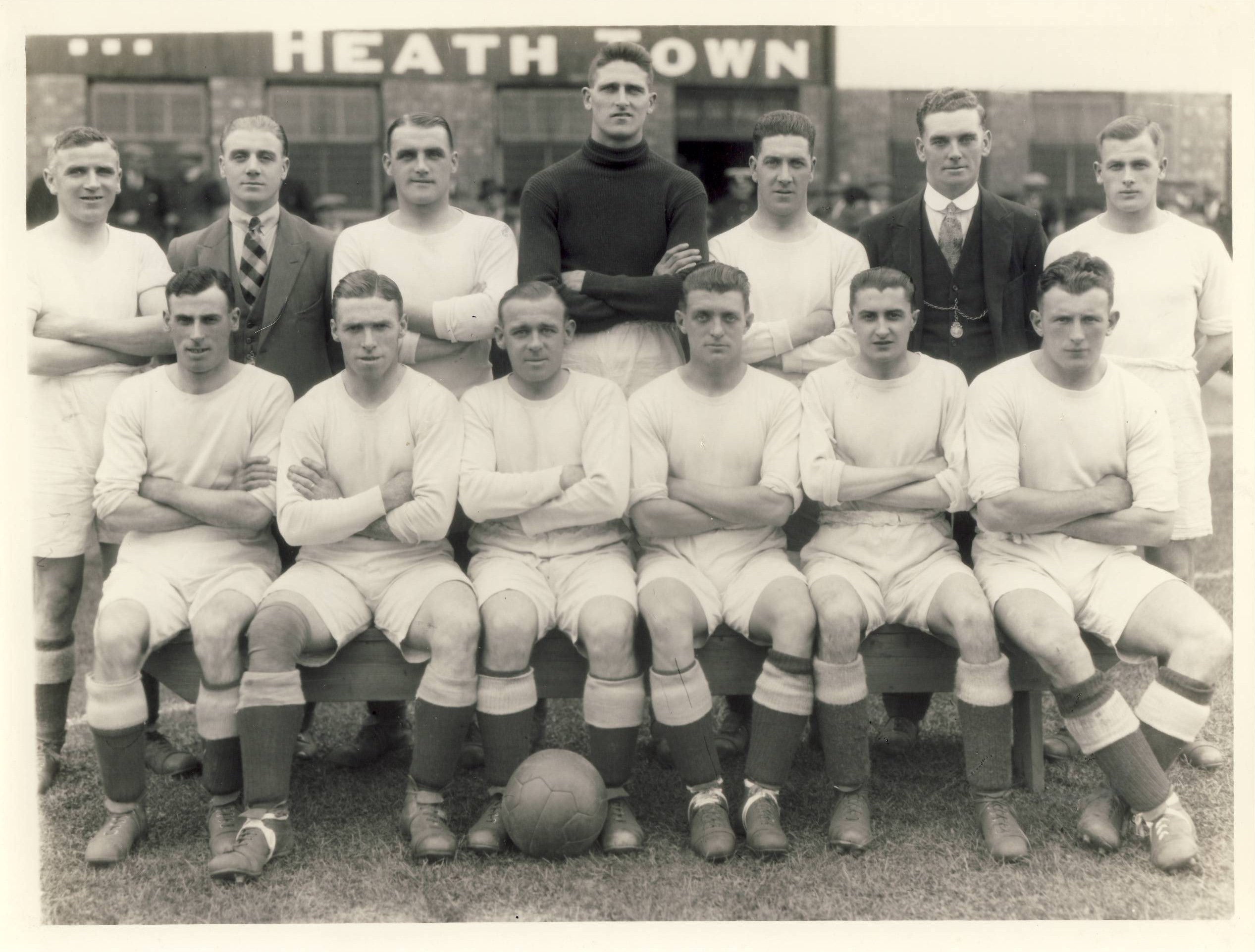 MANCHESTER CITY 192728 Football Teams Photographs