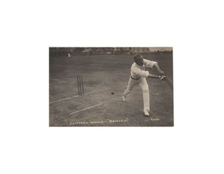 CLIFFORD WELLS (CAMBRIDGE UNIVERSITY) CRICKET POSTCARD