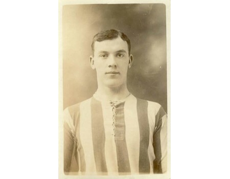 GEORGE HOLLEY (SUNDERLAND & ENGLAND)  FOOTBALL POSTCARD