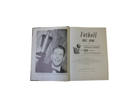 FOTBOLL 1957-1958 MED SVENSKA FOTBOLLFÖRBUNDETS OFFICIELLA RAPPORT ... (INCLUDES REPORT OF 1958 WORLD CUP)
