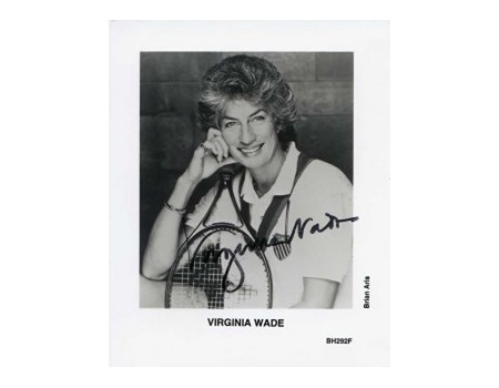 VIRGINIA WADE 1977 SIGNED TENNIS PHOTOGRAPH