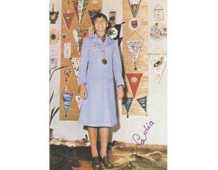 NADIA COMANECI SIGNED PHOTOGRAPH