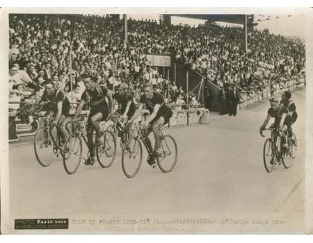 TOUR DE FRANCE 1938 - BELGIUM TEAM ON FINAL STAGE