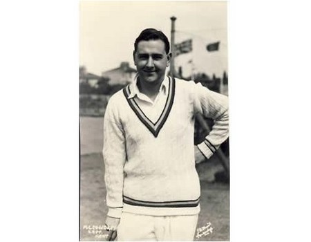 COLIN COWDREY (KENT & ENGLAND) CRICKET POSTCARD