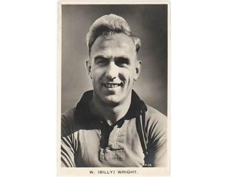 BILLY WRIGHT (WOLVERHAMPTON WANDERERS & ENGLAND) C1955 FOOTBALL POSTCARD