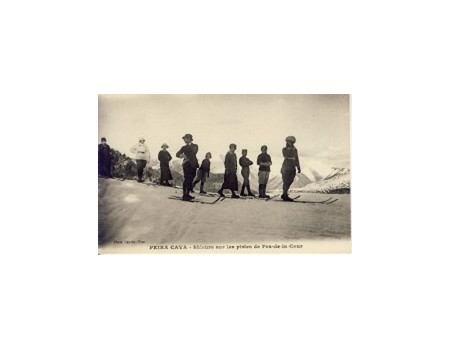 PEIRA CAVA - SKIEURS SUR LES PISTES DE PRA-DE-LA-COUR (postcard)