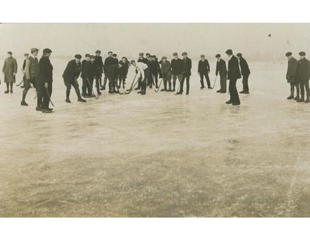 ICE HOCKEY MATCH (1920S) POSTCARD