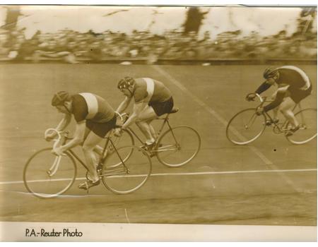 CYCLING AT HERNE HILL 1947 PHOTOGRAPH - INCLUDING REG HARRIS