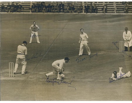 NORTH V SOUTH 1949 CRICKET PHOTOGRAPH - SIGNED BY ALL 6 PARTICIPANTS
