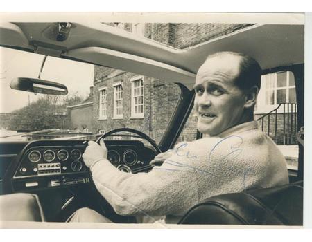 BRIAN CLOSE (YORKSHIRE, SOMERSET & ENGLAND) 1967 SIGNED CRICKET PHOTOGRAPH