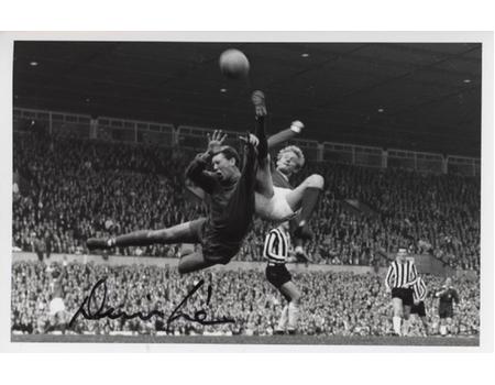 DENIS LAW (MANCHESTER UNITED & SCOTLAND) SIGNED FOOTBALL PHOTOGRAPH