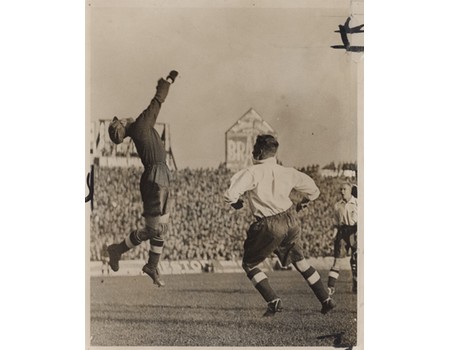 WALES V ENGLAND 1936 FOOTBALL PHOTOGRAPH - FIRST WELSH VICTORY OF ENGLAND IN WALES SINCE 1882