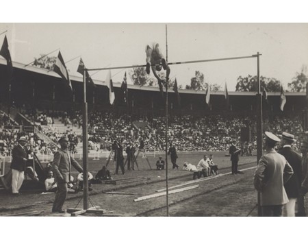 STOCKHOLM OLYMPICS 1912 POSTCARD - FRANK NELSON (USA) IN THE POLE VAULT