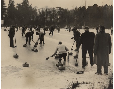 DUNDEE & DISTRICT CURLING BONSPIEL 1956 PHOTOGRAPH