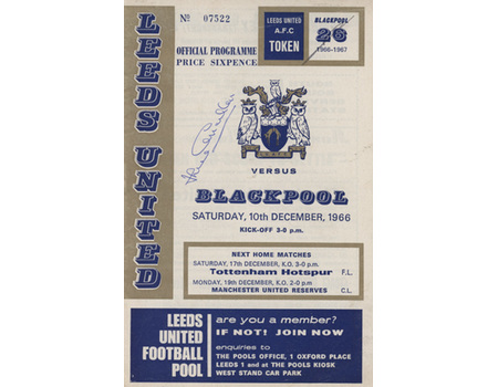 LEEDS UNITED V BLACKPOOL 1966-67 FOOTBALL PROGRAMME - SIGNED BY JACKIE CHARLTON