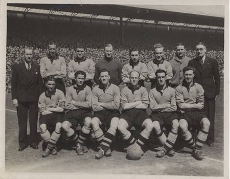 WOLVERHAMPTON WANDERERS 1946-47 FOOTBALL PHOTOGRAPH