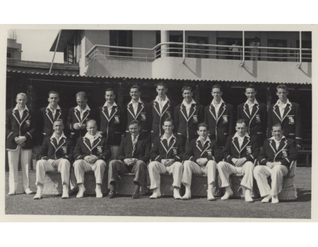 ENGLAND CRICKET TEAM 1951-52 (TOUR TO INDIA) POSTCARD