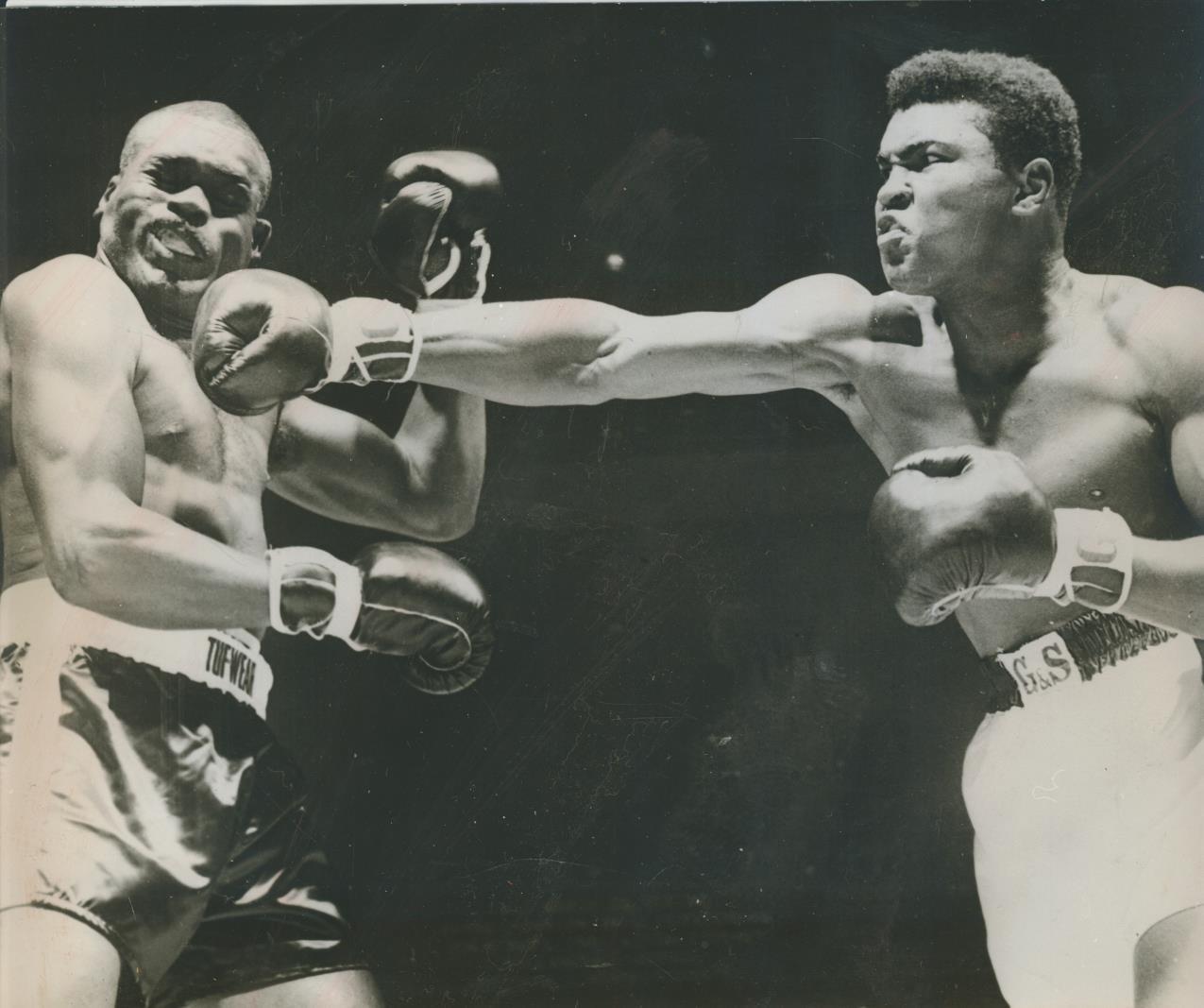 MUHAMMAD ALI V DOUG JONES 1963 PRESS PHOTOGRAPH General boxing