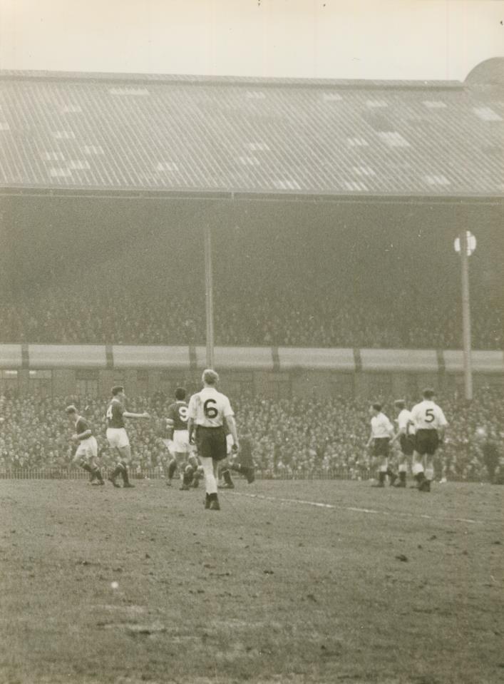 MANCHESTER UNITED V FULHAM 1958 (F.A. CUP SEMIFINAL) FOOTBALL